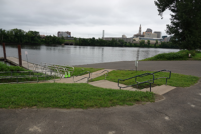 Photo of Great River Park boat ramp.